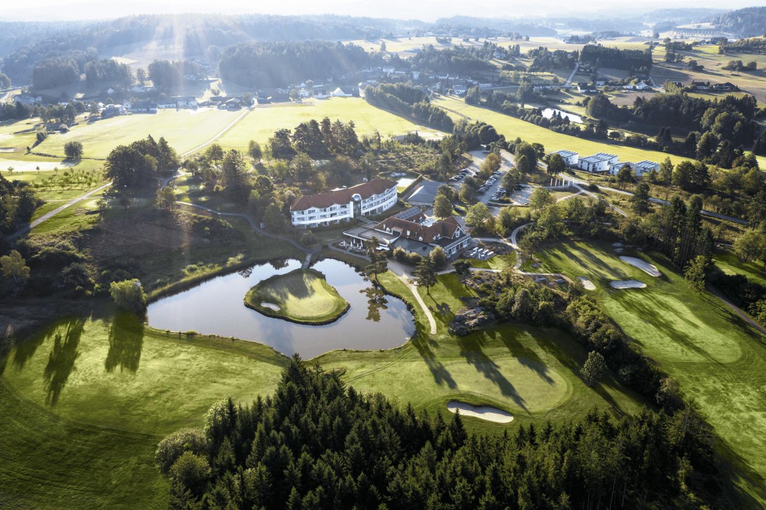 PRAGUE GOLF KARLSTEIN, CESKY KRUMLOV & HAUGSCHLAG - 6Days 5Nights 3Rounds